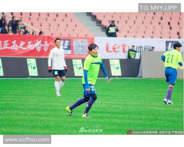 为足球明星精心擦拭球鞋的幕后故事与感人瞬间