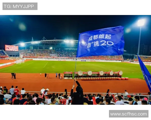 香港足球明星队莅临成都展开友谊赛活动引发球迷热烈期待